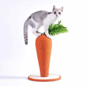 Mini rascador para gatos con forma de zanahoria y estructura de escalada, rascador moderno de sisal y cuerda de repuesto para juguete, empaquetado en cartón. - Product Image 5