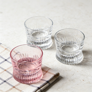 Ascolta, guarda queste tazze in vetro eleganti e convenienti, perfette per whisky, brandy e altri liquori, ideali per l'uso domestico. - Product Image 3