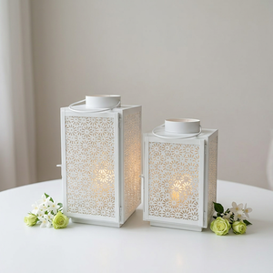 Fabricants de lanternes à bougies en métal blanc de style marocain pour la décoration de la maison et des événements - Product Image 1