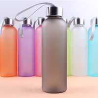 Bouteille d'eau de sport transparente écologique 500 ml en plastique avec couvercle anti-fuite, portable pour la randonnée et le cyclisme en extérieur