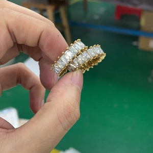 Elegante Anillo de Acero Inoxidable con Circonita Cúbica Rosa en Forma de Baguette, Anillo Chapado en Oro de 18K - Product Image 6