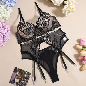 Ensemble de lingerie sexy brodée en 3D, soutien-gorge amincissant à armatures et col brodé, ensemble 4 pièces pour femme - Product Image 5