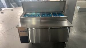 Station de préparation de <span class=keywords><strong>pizza</strong></span> en acier inoxydable commerciale et barre sandwich Table à salade à refroidissement direct avec réfrigérateur ouvert refroidi à l'air - Product Image 2