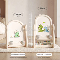 VSUCH Jouet à dessiner en forme de dinosaure mignon Planche à dessin magnétique sans poussière pour bébé 67 cm-79 cm Hauteur réglable Panier de rangement en plastique