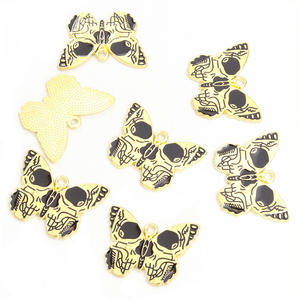 DIY Gothique Vent Bijoux Accessoires Unique Suspendu Huile Chute Noir Et Blanc Tête De Mort Corde Pendentif Han - Product Image 4