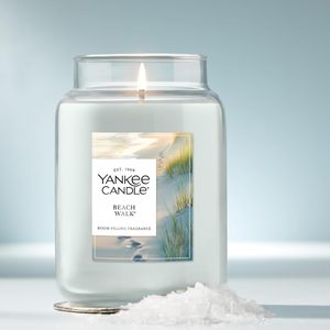 Bougie parfumée <span class=keywords><strong>Yankee</strong></span> <span class=keywords><strong>Candle</strong></span> Beach Walk, grand pot de 22 oz avec une durée de combustion allant jusqu'à 150 heures, idéale pour offrir - Product Image 1