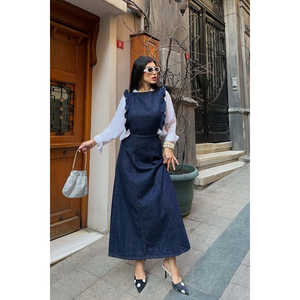 Robe en jean bleu marine respirante pour femme, coupe trapèze avec épaules à volants - Product Image 6