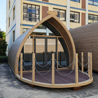 Casa Contenedor Prefabricada con Techo Arqueado, Cabaña Modular Móvil para Campamentos en la Orilla del Lago, Proyecto de Alojamiento Turístico al Aire Libre