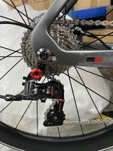 Vélo de Course Léger R10 Pro 22 Vitesses en Fibre de Carbone avec Freins à Disque et Caractéristiques Aérodynamiques – Version Sport M-R10 – Offre Spéciale - Product Image 4