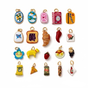 Delicias Diarias |   Dijes de latón chapado en oro de 18 quilates con esmalte, temática de vida y comida francesa: Croissant, Pizza, Colgante de Frutas y Dijes de Nueva York NYC - Product Image 1