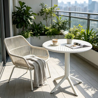 Table d'appoint ronde légère et imperméable en plastique creux pour extérieur, hôtel, avec base à 4 pieds - Vente en gros