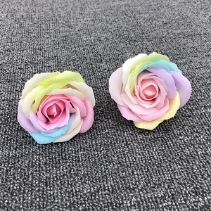 Bouquet di Rose Artificiali in Sapone <span class=keywords><strong>Arcobaleno</strong></span> a 7 Colori, Decorazione Natalizia Ecologica, Regalo - Product Image 1
