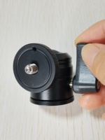 Piezas de montaje de cámara CCTV giratorias de 360 grados duraderas de fabricación de aleación de aluminio CNC personalizadas con Mini cabeza de bola Mini trípode
