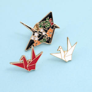 מזל חמוד יפני סגנון נייר מנוף אמייל סיכת עבור נשים בנות אופנה אוריגמי בעלי החיים תג תווית סיכות תכשיטי מפלגה מתנות - Product Image 3