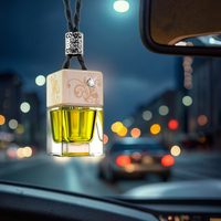 Haut de gamme liquide verre poire aromathérapie pendentif voiture désodorisant décoratif purificateur d'air approvisionnement en gros du fabricant pour