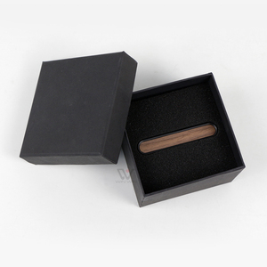 <span class=keywords><strong>D</strong></span>ésodorisant <span class=keywords><strong>de</strong></span> voiture personnalisé en alliage <span class=keywords><strong>d</strong></span>'aluminium solide Clip <span class=keywords><strong>de</strong></span> parfum en métal Placement <span class=keywords><strong>de</strong></span> l'évent Diffuseur <span class=keywords><strong>de</strong></span> parfum <span class=keywords><strong>de</strong></span> Cologne <span class=keywords><strong>de</strong></span> pomme - Product Image 1