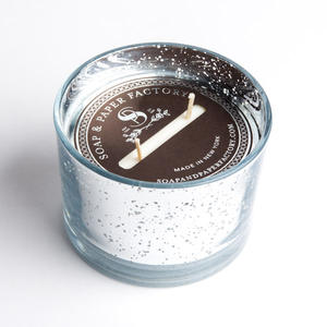 Étiquette personnalisée en papier kraft imprimée sur mesure avec design personnalisé, couvercle anti-poussière pour bougie avec avertissement et pelliculage. - Product Image 1