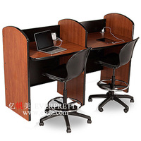 Table d'ordinateur moderne en bois pour laboratoire scolaire, convertible en poste de travail commercial pour 2 personnes (élèves et personnel)