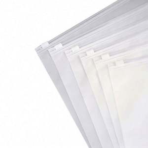 Sacs en polyéthylène personnalisés mats dépolis transparents avec fermeture éclair pour vêtements et t-shirts, avec votre propre logo de marque - Product Image 5