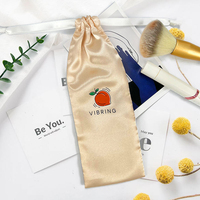 Sac en satin doré à cordon personnalisé avec logo imprimé pour l'emballage et le rangement des couverts longs réutilisables en soie