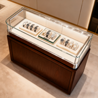 Support d'affichage de montre moderne avec LED et vitrine en verre pour l'affichage en magasin de bijoux, vitrine de magasin de bijoux, design d'intérieur