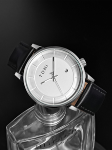 นาฬิกาควอตซ์ <span class=keywords><strong>TOMI</strong></span> T101 รุ่นปรับแต่งได้สำหรับผู้ชาย ดีไซน์เรียบง่ายทันสมัย รูปทรงกลม สายหนัง ขายส่งนาฬิกาข้อมือผู้ชาย - Product Image 3