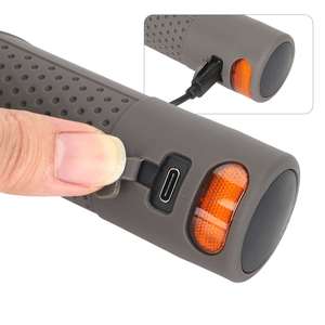 Couvre-guidon gris avec éclairage anti-empreintes digitales, poignées télécommandées pour trottinette électrique, clignotants et feux d'avertissement - Product Image 3