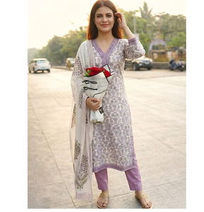 Ensemble Kurta et pantalon en coton à motif floral lavande avec dupatta, séchage rapide, infroissable, tenue ethnique pour femme, idéal pour les fêtes - Product Image 3