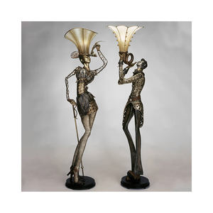 Decorazione <span class=keywords><strong>per</strong></span> la <span class=keywords><strong>casa</strong></span> moderna in metallo fuso a grandezza naturale figura scultura in bronzo donna in bronzo lampada statua - Product Image 5