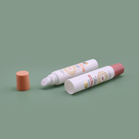 Vente en gros de tubes de gloss à lèvres longue durée de 5g à 10g, tubes cosmétiques à étiquette privée, emballages en plastique personnalisés, tubes de baume à lèvres