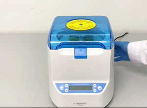 צנטריפוגה מיקרופלייט מיני איכותית למעבדה 2800RPM מקסימום RCF מכשיר רפואי - Product Image 3