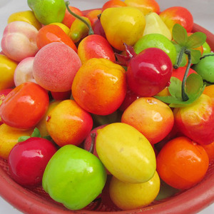 Juguetes de fresa de manzana simulada de espuma de plástico clásica certificada EN71 para ayudas de educación temprana marca QF para niños de 5 a 7 años - Product Image 4