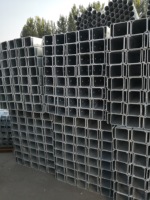 Poste de Acero Tipo C Anticorrosión con Recubrimiento de Zinc HDG, Columna de Canal C, Fijación Estable, Viga en W, Barrera de Seguridad Vial, CE