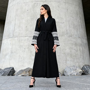 Vestido Abaya de Primera Calidad, Hecho a Medida, Elegante y de Estilo Moderno para Mujeres Musulmanas, para Ocasiones Especiales - Product Image 3