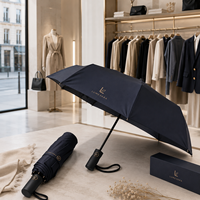 Parapluie pliant automatique de luxe personnalisé avec logo, manche en bois, pour accessoires de marque de vêtements, compact et premium pour le voyage