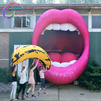 Bouche géante gonflable utilisée pour les fêtes de carnaval / Bouche ouverte gonflable avec dents blanches, fond de scène