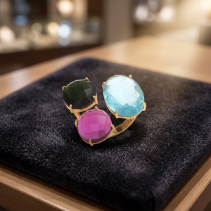 Sparkling Beauty Une bague à trois pierres à admirer avec une magnifique bague en pierres précieuses de trois couleurs différentes tendance pour les femmes et les filles - Product Image 2