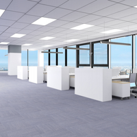 Dalles de moquette modulaires en nylon durable de haute qualité, résistantes à l'humidité, avec support en PE, pour clubs de luxe, salles d'exposition et espaces commerciaux
