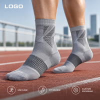 Chaussettes de sport respirantes pour la course à pied, avec ventilation en maille, gestion de l'humidité, maintien du talon, bout plat et amorti ciblé, gris et blanc