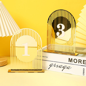 Numéros de table en acrylique doré de luxe 4x6 pouces - Porte-numéros de table de mariage élégants et cintrés pour <span class=keywords><strong>la</strong></span> décoration de réceptions et d'événements - Product Image 5