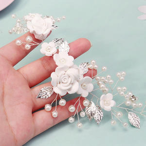 Fascia per capelli in argilla polimerica bianca squisita fatta a mano - Product Image 4