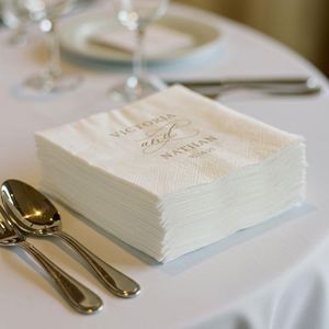 ผ้าเช็ดปากงานแต่งงานแบบกำหนดเองพร้อมชื่อ ผ้าเช็ดปากงานเลี้ยงแบบส่วนตัว 100 แผ่น ข้อความใดก็ได้บนผ้าเช็ดปากงานหมั้น - Product Image 1