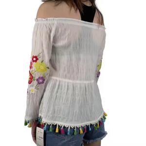 Nouvelle Blouse Bohème Vintage pour Femme en Coton et Lin avec Broderie Florale, Hauts Ethniques Brodés, Design à Pompons Blancs - Product Image 4