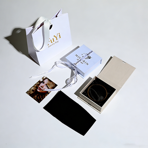 Bolsa de Papel Verde y Rosa con Impresión Personalizada para Joyería, Regalos, Manualidades y Compras, con Lazo y Logotipo Propio - Product Image 3