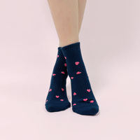 Nouvelles chaussettes de Pilates en coton 2026 personnalisées en usine avec jacquard cœur intégral, soutien de la voûte plantaire et antidérapantes