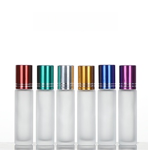 Flacon roll-on vide 10 ml transparent dépoli avec couvercle coloré brillant (vert, bleu, rouge) – Flacon roll-on en verre pour emballage d'huiles et de parfums - Product Image 2