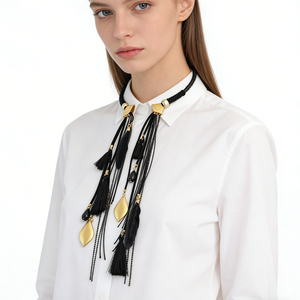 Collana Girocollo Statement da Donna alla Moda con Ciondolo a Nappa Placcato Oro, Filo Turchese, Foglia e Palla di Peluche, con Piuma - Product Image 1