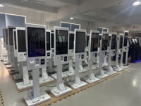 Kiosque de commande en libre-service à écran tactile capacitif avec scanner QR, caméra et imprimante de reçus
