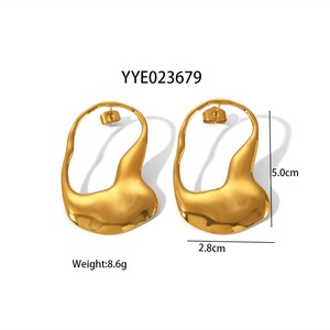 Étanche 18k plaqué or femmes dames en acier inoxydable <span class=keywords><strong>grande</strong></span> <span class=keywords><strong>épingle</strong></span> de sûreté boucles d'oreilles en forme de U irrégulière boucle d'oreille bijoux - Product Image 5