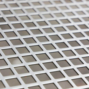 Panneau de treillis métallique perforé galvanisé noir, certifié ISO9001, résistant à la corrosion, conception architecturale, soudage, découpe - Product Image 1